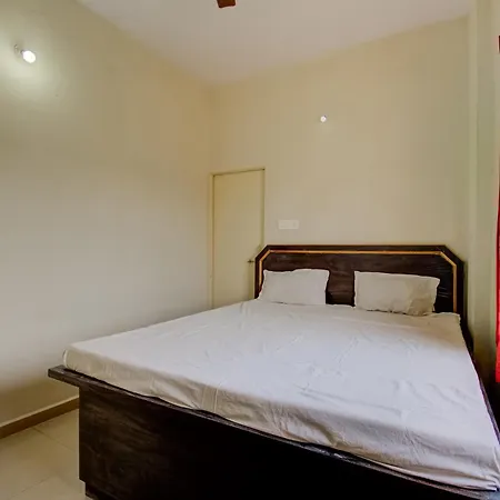 Hotel Live On Goa3304